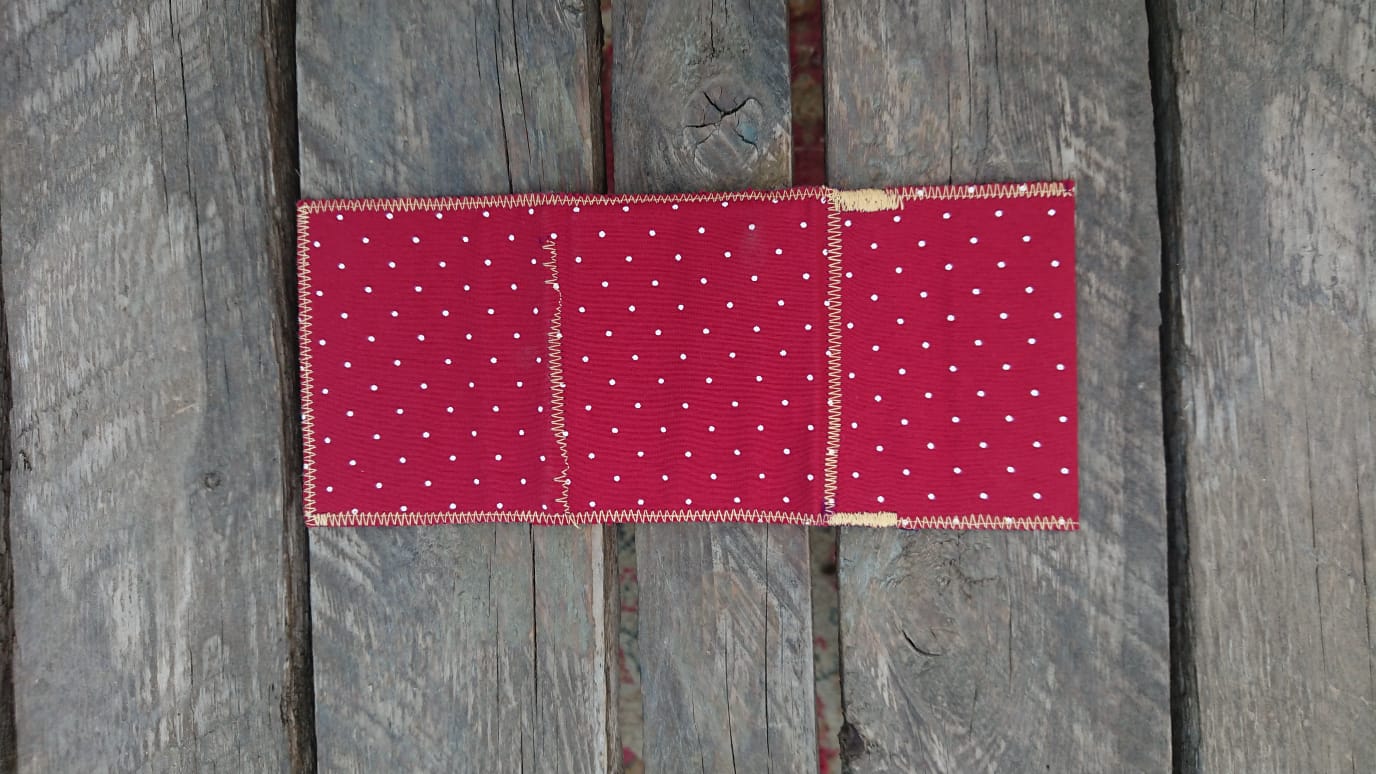 A one-of-a-kind wallet called "Dot E Yeah" is made by Highsew. It is made of recycled fabric combined with new, strong fabric. Outside of the wallet view.