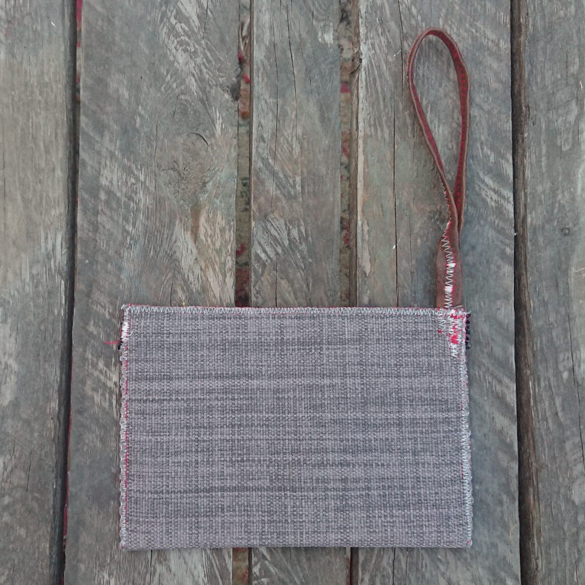 A one-of-a-kind case for every use called "Greyd" is made by Highsew. It is made of recycled fabric combined with new, strong fabric. back side.